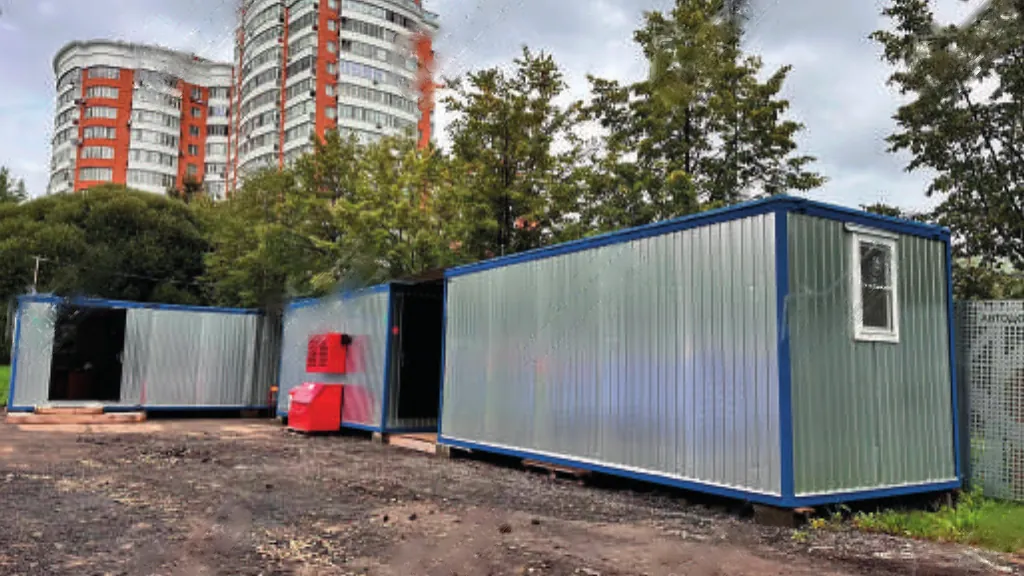 Городок из блок-контейнеров на площадке строительства школы в Москве